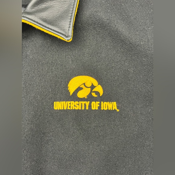 Vtg UNIVERSITY OF IOWA Golden Bear Black Leather Wool Sz Med Varsity Jacket USA! - Picture 3 of 12